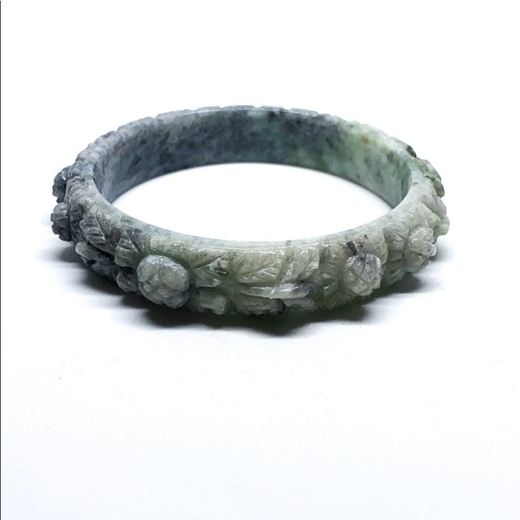 Hand carved Grade A Natural Green Jade Bangle - Picture 2 of 6